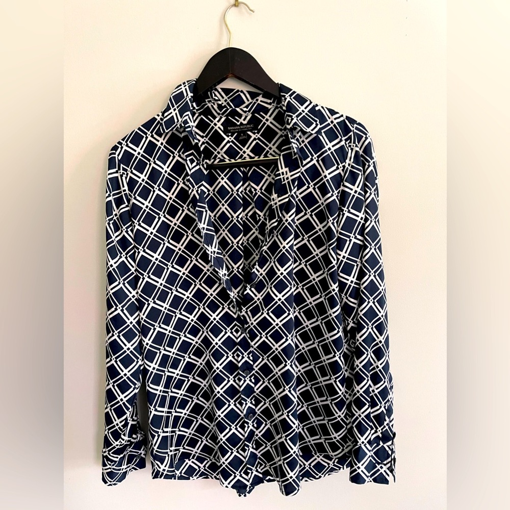 Banana Republic navy and cream blouse